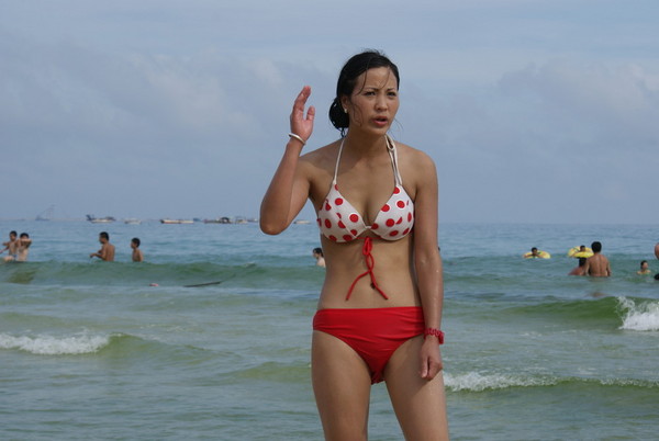 三亚大东海街拍美女5