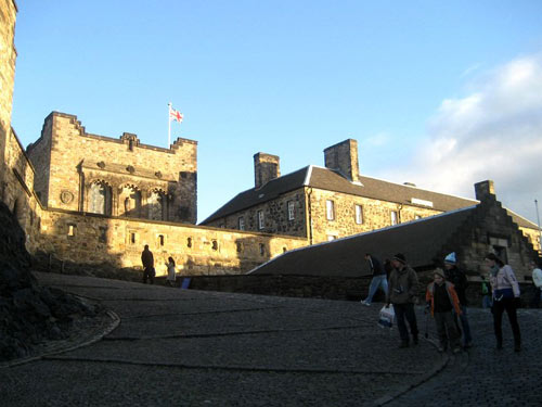 连接“伯拉”的皇家麦尔大道1