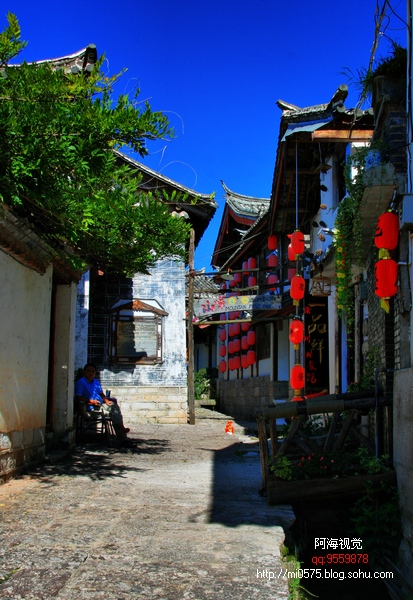 艳丽的丽江街景：3