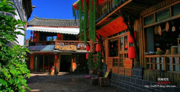 艳丽的丽江街景：10
